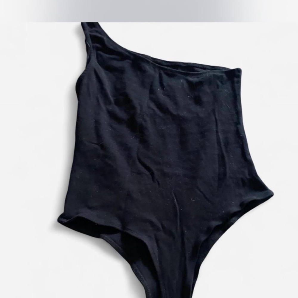 SHEIN Elegant Black Garment - Picture 2 of 3